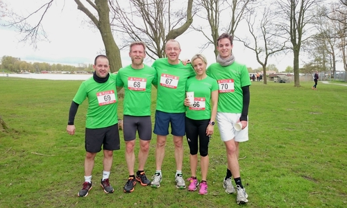 Ausdauernd und schnell: das fünfköpfige Team des Landkreises Goslar bestehend aus Axel Netuschil, Markus Kunze, Rüdiger Kuhn, Anja Kretschmer und Christian Zychla (von links) absolvierte die sechs Kilometer lange Strecke in einer Gesamtzeit von 2:12:33 Stunden. Foto: Landkreis Goslar