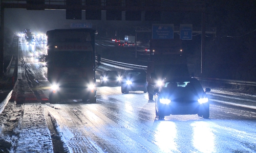 Auf der A2 bildeten sich wegen Eis lange Staus. Foto: aktuell24/bm