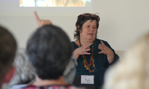 Sozialpädagogin Karin Loos referierte zu den Lebenslagen von Flüchtlingskindern. Foto: DRK