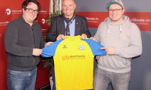 Pioniergeist verbindet (v.l.n.r.): Werner Heise (Verlagsleiter regionalHeute.de), Jörg Meinhardt (Sportchef Eintracht Braunschweig Futsal) und Frank Vollmer (Redaktionsleiter regionalSport.de). Foto: Nino Milizia