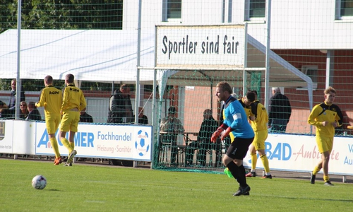 Keeper Tobias Krull hält den Kasten sauber und beschwert seiner Mannschaft einen Punkt. Foto: Fabian Rampas