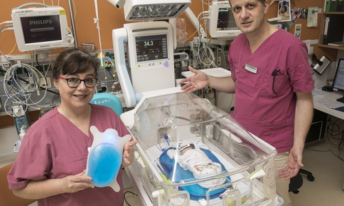  Kinderkrankenschwester Carmen Mitsch und Abteilungsleiter Dr. Jost Wigand Richter sind Startklar für den ersten Testlauf.