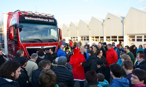Der VW-Betriebsrat schickte den MAN-Weihnachtstruck voll mit Geschenken zur Lebenshilfe. Fotos: Betriebsrat