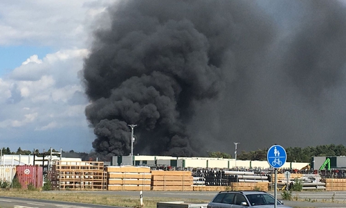 Ein Großbrand richtete am vergangenen Samstag erheblichen Schaden bei der Firma Butting in Knesebeck an. Foto: Aktuell24 (Archiv)