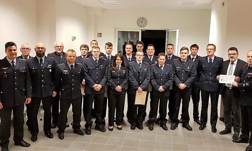 Zur Jahreshauptversammlung der Feuerwehr Linden waren auch einige Gäste erschienen. Fotos: Feuerwehr Linden