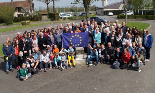 Die Besucher aus Stöckheim legten ein Bekenntnis zu Europa ab. Fotos: privat