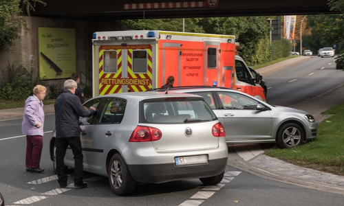 Auf der Peiner Straße ereignete sich ein Verkehrsunfall, bei dem sich eine Radfahrerin eine Fraktur im Bein zuzog. Foto: R. Karliczek