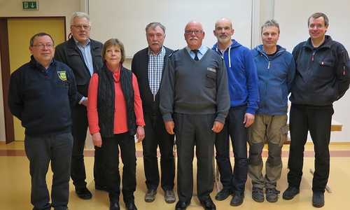 Acht Teilnehmerinnen und Teilnehmer diskutierten in der FTZ Schladen über die Stabsarbeit. Mit dabei: Stableiter Jörg Koglin und Ordnungsamts-Leiter Rüdiger Lehmann (v.l.). Foto: Landkreis Wolfenbüttel