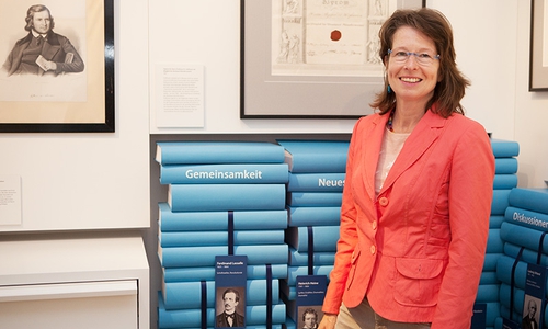Gabriele Henkel führt am kommenden Mittwoch in der Mittagspause durchs Hoffmann-Museum. Foto: Hoffmann-von-Fallersleben-Museum/Meike Netzbandt