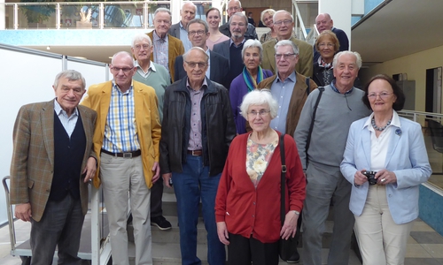 Oberbürgermeister Klaus Mohrs empfängt den Abiturjahrgang der Wolfsburger Oberschule von 1957. Foto: Stadt Wolfsburg