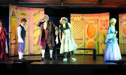 Der Musikforum Niedersachsen e.V. feierte Premiere mit seiner neuen Produktion “Cherubino mischt sich ein“ oder „Die verflixte Sache mit der Liebe” am THG. Fotos: Musikforum Niedersachsen e.V. 