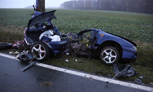 Für den Beifahrer und die hinter ihm sitzende Person kam jede Hilfe zu spät. Foto: aktuell24(BM)