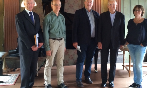 Das Prinzenpalais muss saniert werden, Fran Oesterhelweg will hier unterstützen. Prof. Dr. Christoph Helm, Dr. Ulrich Thiele, Frank Oesterhelweg, Günter Langer und Dr. Elisabeth Vorderwülbecke. bei der Besichtigung vor Ort.Foto: CDU 