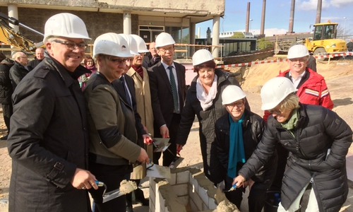 Grundsteinlegung Carl Hahn-Schule u.a. mit Oberbürgermeister Klaus Mohrs. Foto: Stadt Wolfsburg
