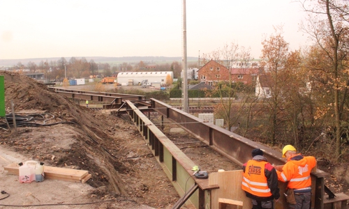 In der kommenden Woche kann es nachts laut werden. Die Brücke zwischen Halchter und Linden wird abgerissen. Foto: Anke Donner