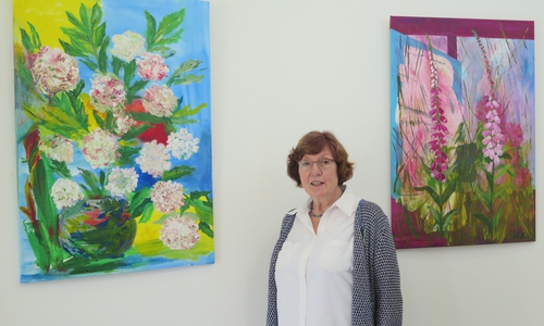 Ursula van der Veen zeigt noch bis November ihre Landschafts- und Blumenbilder in der Galerie im Turm. Foto Landkreis