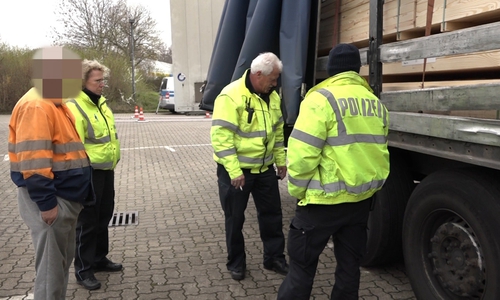 Nicht nur 40 Tonner sondern auch 3,5 Tonner wurden überprüft. Foto und Video: aktuell24