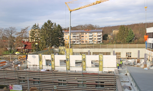 Derzeit wird an mehreren Stellen gebaut.