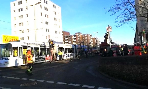 Bei einem Unfall mit einer Straßenbahn wurde ein Kind tödlich verletzt. Video: aktuell24 /