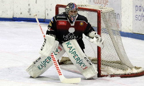 Fabian Hönkhaus hatte alle Hände voll zu tun. Foto: Frank Neuendorf/Jahn Pictures/Archiv