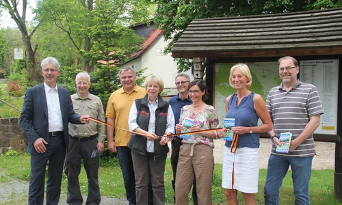 Von links: Christian Vorbrod, Ulrich Reulecke, Thomas Kempernolte, Gerlinde Reulecke, Andreas Baderschneider, Kerstin Langenheim, Viola Vorbrod und Ulrich Scheithauer präsentierten den neuen Weg. Foto: Privat