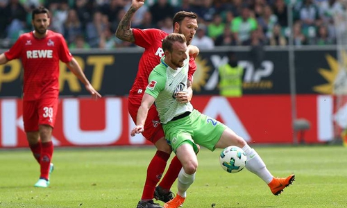 Am Ende die Nase vorne: Maximilian Arnold und der VfL Wolfsburg gehen nach einem 4:1 am letzten Spieltag gegen den 1. FC Köln in die Relegation. Foto: imago/regios24