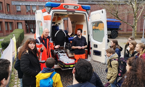 Abwechslungsreich geht es beim Landkreis Goslar zu. Beim Zukunftstag können die Jungen und Mädchen beispielsweise einen Einblick in die Arbeit des Rettungsdienstes erhalten.