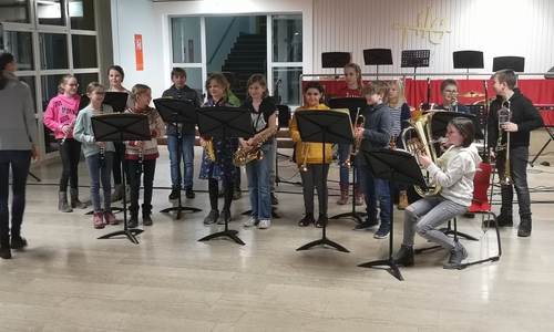 Die Blaskapelle der THG trat beim traditionellen Wintergrillfest auf.