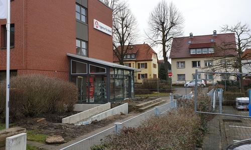 Dieses Foto zeigt den Eingangsbereich in Richtung Beendorfer Straße, der derzeit umgebaut wird.  