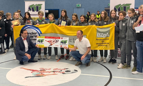 Die Mädchen des VfL Wolfsburg gewannen den Junior Cup. 