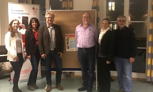 Der fachliche Austausch ist für Nicole Arendt (von links nach rechts, Fachleitung des FbE), Claudia Thiele (Abteilungsleiterin der Eingliederungshilfe beim Landkreis Goslar), Uwe Rump-Kahl (Geschäftsführer der DRK-inkluzivo Wolfenbüttel), Uwe Wemken (DJH-Regionalstellenleiter Harz), Anna Stemme (Personalabteilungsleiterin des DJH-Landesverbands) und Frank Helgans (Erik eV.) einer der wichtigsten Aspekte bei den DRK-Infoabenden.