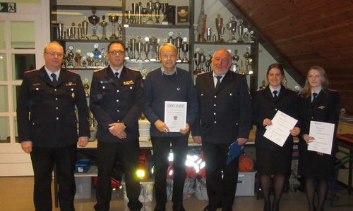von links.: Ortsbrandmeister Dr. Frank Kämmer, Stadtausbildungsleiter Holger Kopischke, Dr. Ludwig Leuchtenberg, Friedrich Steinborn, Maike Ahlfeld, Deike Okupnik