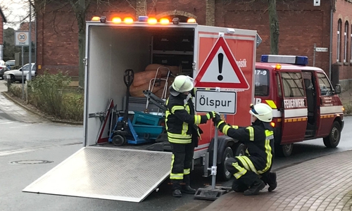 Die Feuerwehr sicherte die Gefahrenstellen ab.