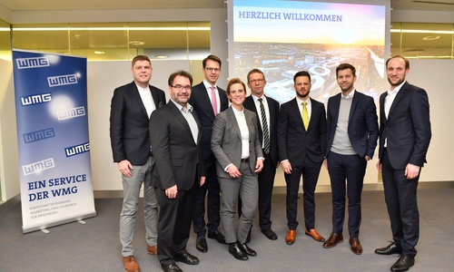 Von links: Christoph Kaufmann (WMG-Bereichsleiter Tourismus), Sabah Enversen (stellv. WMG-Aufsichtsratsvorsitzender), Frederik Schröder (Bereichsdirektor Firmenkunden der Sparkasse Celle-Gifhorn-Wolfsburg), Meike Zumbrock (Geschäftsführerin TourismusMarketing Niedersachsen GmbH), Wolfsburgs Oberbürgermeister Klaus Mohrs, Moritz Sporer (Senior Consultant dwif-Consulting GmbH), Dennis Weilmann (Wirtschaftsdezernent der Stadt Wolfsburg und WMG-Geschäftsführer) und Jens Hofschröer (WMG-Geschäftsführer).