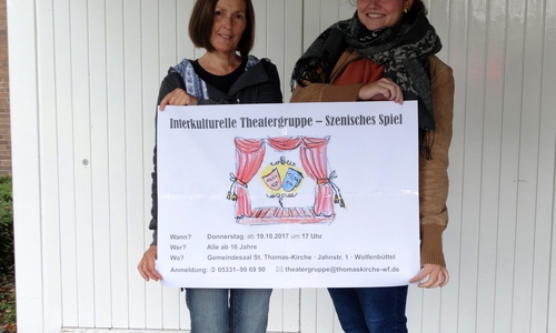 „Wir freuen uns auf euch": Dagmar Rosenburg und Lorena Raups laden zu
einer interkulturellen Theatergruppe „Szenisches Spiel“ in St. Thomas ein. Foto: Andreas Riekeberg