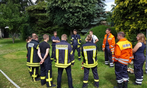 Die Feuerwehr Destedt beim Übungsdienst. Foto: Privat