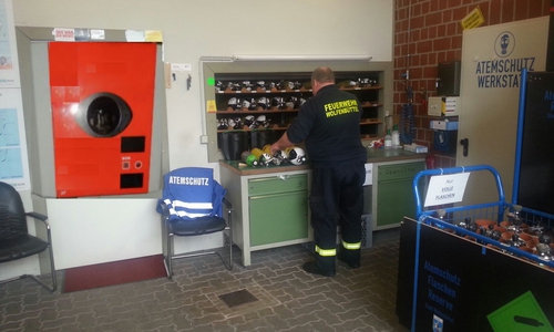 Die Feuerwehr Wolfenbüttel recycelt künftig ihre Atemluftflaschen. Text/Foto: Internet-Team Feuerwehr Wolfenbüttel (St/Hop)