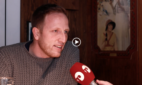 Angefixt vom "Virus" Eishockey: Grizzlys-Hallensprecher Jens Kluck. Foto: Jens Bartels