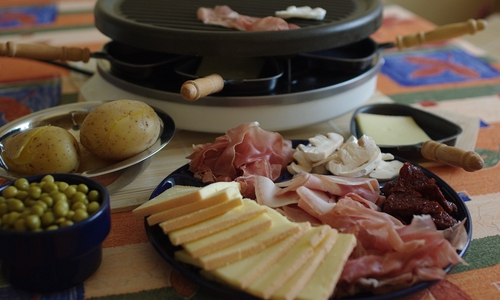 Das Raclette-Gerät war verschwunden. Statt eines gemütlichen Abends gab es ein Drama. Symbolfoto: pixabay