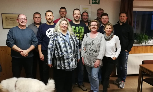 Der neue Vorstand (v.l.): Thomas Fricke, Guido Bartschat, Schorse Hintze, Angela Brämer, Frank Klages, Ronny Hopert, Sören Heiner, Anja Steinke, Bernd Kalinowski, Michel Tostmann, Kerstin Wörndel und Sven Koschare. Foto: Förderverein