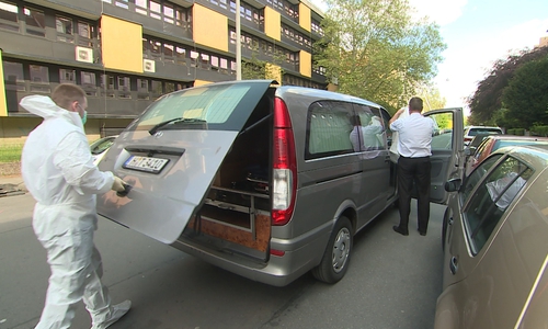 Die aufgefundenen Leichen wurden gestern Nachmittag abtransportiert. Foto: aktuell24/BM