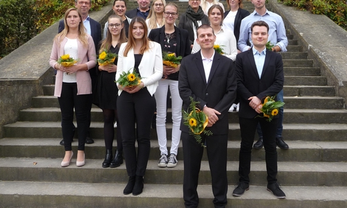 Oberbürgermeister Klaus Mohrs ehrte Auszubildende der Stadt Wolfsburg für ihre hervorragenden Leistungen. Foto: Stadt Wolfsburg