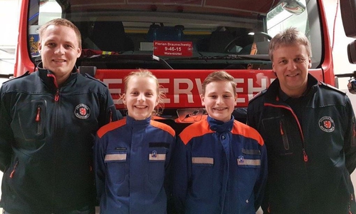 Jugenfeuerwehrwart Lars Borchardt, Jugendfeuerwehr-Sprecherin Fabienne Kadereit, Jugendfeuerwehr-Sprecher Justin Baars und stellvertretender Jugendfeuerwehrwart Stephan Kadereit (v. li.). Foto: Feuerwehr Watenbüttel.