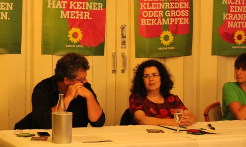 Landtagskandidat Heiko Sachtleben, die niedersächsische Wissenschaftsminsterin Gabriele Heinen-Kljajić (Mitte) und die Bundestagskandidatin Stephanie Weigand. Foto: Frederick Becker