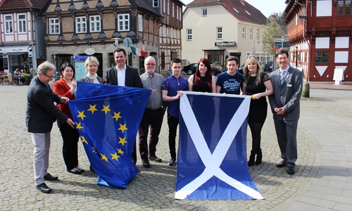 Ein Praktikantenaustauschprogramm mit der Partnerstadt Dumfries startete mit dem Besuch von vier jungen Erwachsenen. Foto: Sandra Zecchino