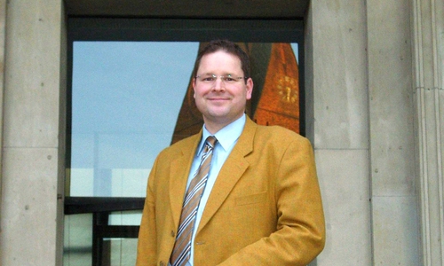 Marcus Bosse vor dem Niedersächsischen Landtag. Foto: Privat