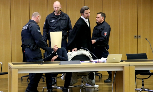 Auf der Anklagebank. Prozessfotos: Rudolf Karliczek; Video: regionalHeute.de