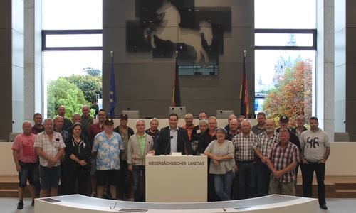 Der IG Metall Wohnbezirk Wesendorf besuchte im Rahmen eines Bildungsurlaubes den Landtag in Hannover. Foto: Büroleitung Tobias Heilmann