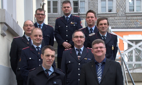Hinten: Ralf Kotzmann (Ortsbrandmeister Scheppau), Matthias van der Wall. Mitte: Oliver Kempe, 2. stv. Stadtbrandmeister Michele Anders, Jens Oberheidtmann, Christopher Rott, Heinz Schmidt. Vorne: Horst Meyer, Alexander Hoppe. Foto: Stadt Königslutter