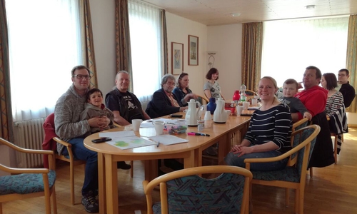 Beim Treffen tauschten sich die Eltern aus und bereiteten sich auf das Gespräch mit der KVN vor. Foto: Elterninitiative "Kinderärztliche Versorgung" 